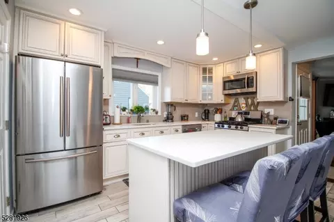75 Guy St, Dover, NJ 07801 photo 4