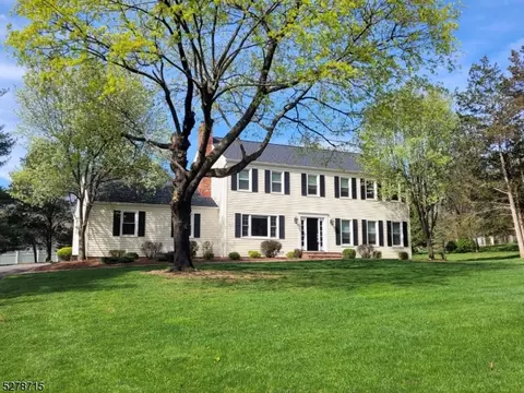 151 Tanglewood Dr, Somerville, NJ 08876