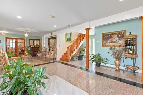 27 David Scott Dr, Wayne, NJ 07470