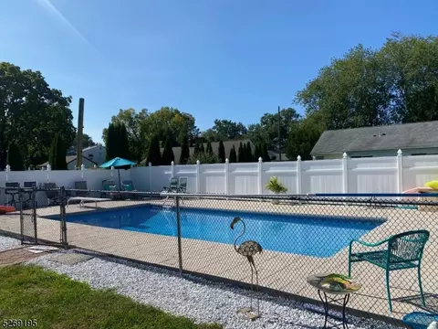 27 David Scott Dr, Wayne, NJ 07470 photo 2