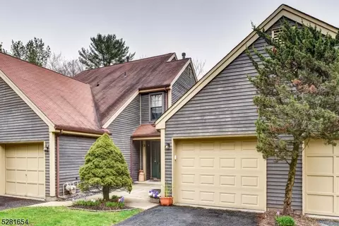 2 Black Walnut Ln #C, West Milford, NJ 07480