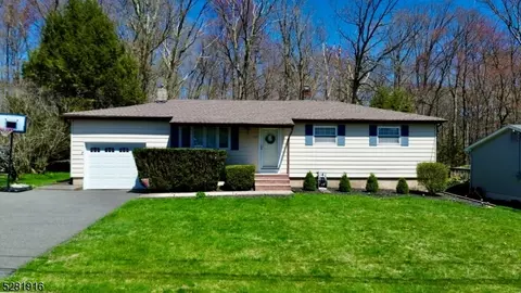 24 Highland Rd, Jefferson, NJ 07438