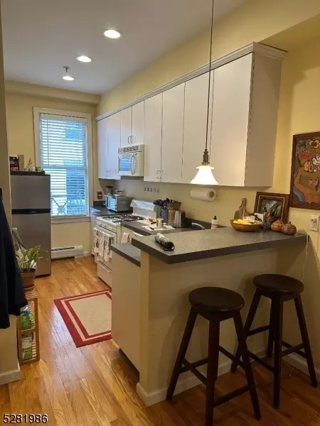 358 3rd St #4R, Hoboken, NJ 07030
