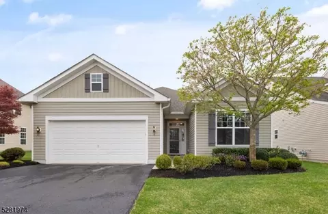 30 Spangenberg Ln, Franklin Twp, NJ 08873