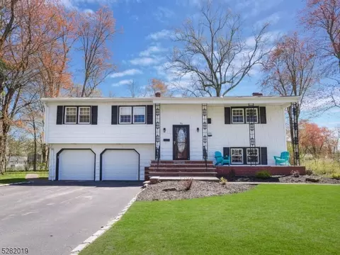 2 Vivian St, Lincoln Park, NJ 07035
