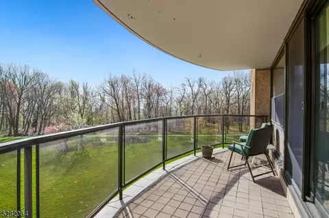 2 Claridge Dr 3ne #3NE, Verona, NJ 07044