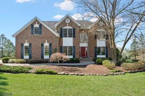 18 Wyckoff Dr, Union Twp, NJ 08867