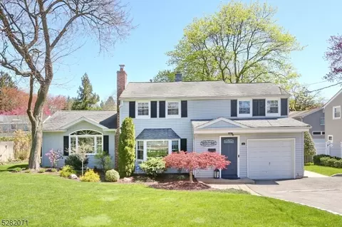 27 W Saddle River Rd, Waldwick, NJ 07463