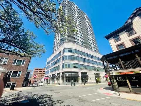 1 Spring St #904, New Brunswick, NJ 08901