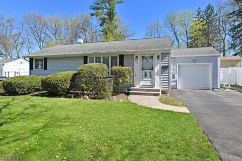 325 Oradell Ave, Paramus, NJ 07652