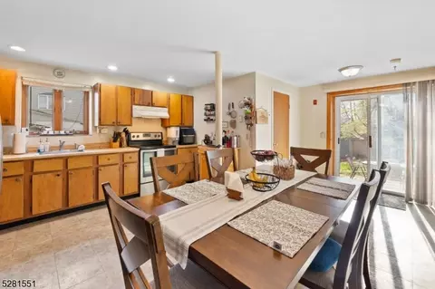 330 Elmira Trl, Hopatcong, NJ 07843