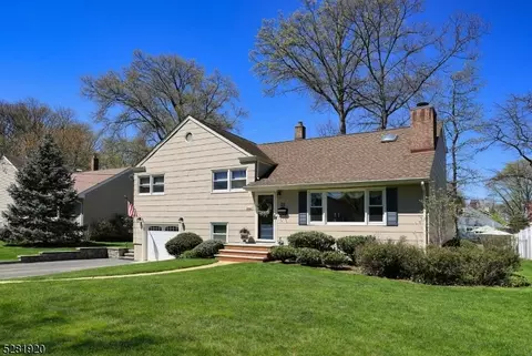 22 N Wickom Dr, Westfield, NJ 07090