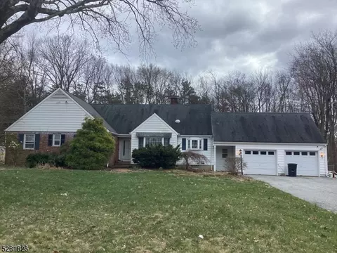 29 Greendale Dr, West Milford Twp, NJ 07438