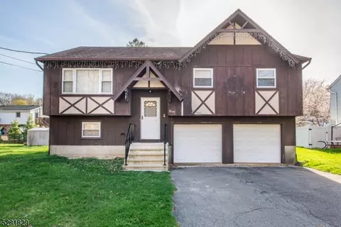 20 Brown Trl, Hopatcong, NJ 07843