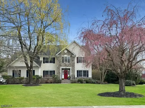 4 Lackawanna Dr, Newton, NJ 07860