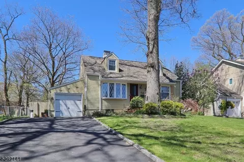 43 Woodcrest Cir, Springfield, NJ 07081