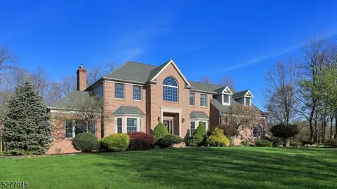 37 Pierson Dr, Hillsborough, NJ 08844