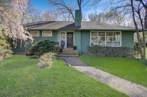 100 Dogwood Dr, Oakland, NJ 07436