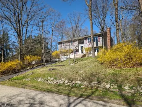 7 Crestview Ln, Hamburg, NJ 07419