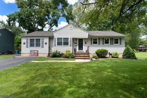 10 Blue Hills Ter, Green Brook, NJ 08812
