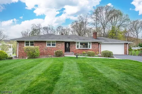 108 Tamboer Dr, North Haledon, NJ 07508