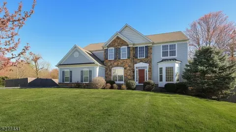 1 Bellewood Dr, Warren, NJ 07059