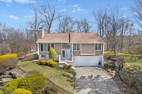 10 Canada Goose Dr, Hackettstown, NJ 07840