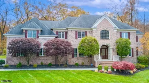 21 Alexander Dr, Flemington, NJ 08822