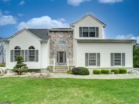 49 Fox Chase Ln, Roxbury Twp, NJ 07852