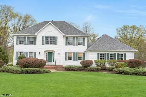 19 Rainbow Dr, Long Hill, NJ 07946