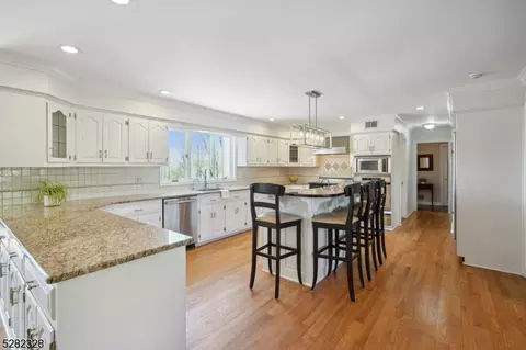 2 Balbrook Dr, Mendham Boro, NJ 07945 photo 17