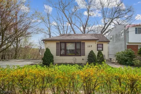 127 Dupont Ave, Hopatcong, NJ 07843