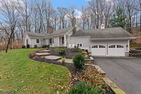 23 Gravel Hill Rd, Kinnelon, NJ 07405