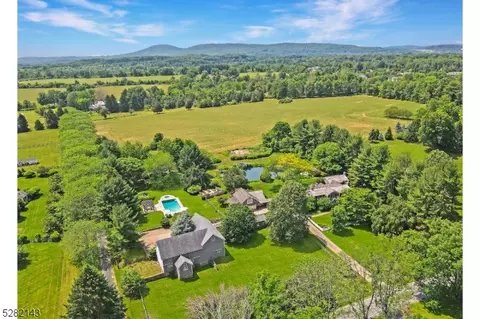 21 Bissell Rd, Lebanon, NJ 08833
