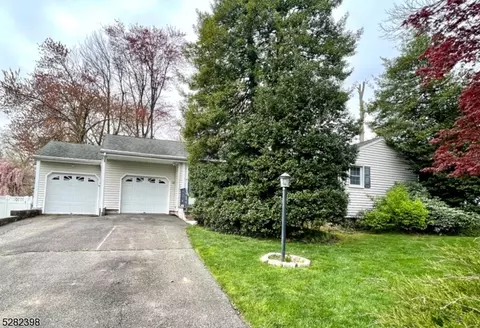 4 Smithfield Rd, Hanover, NJ 07981