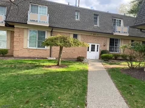 271 Collignon Way #8A, River Vale, NJ 07675