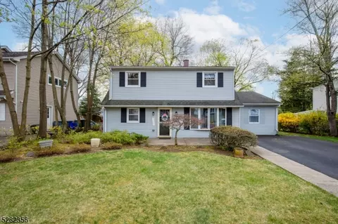 16 Rutgers Dr, Oakland, NJ 07436