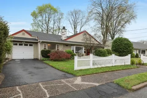 14 Meakin Ave, Rochelle Park, NJ 07662