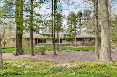 1008 Valley Rd, Franklin Lakes, NJ 07417