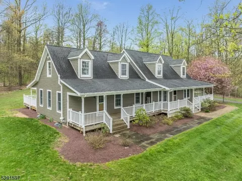 19 Finn Rd, Union Twp, NJ 08867
