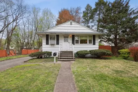 48 1st St, Dumont, NJ 07628