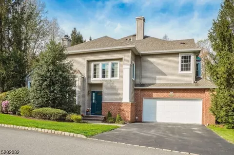 2 Meeker Ct, Roseland, NJ 07068