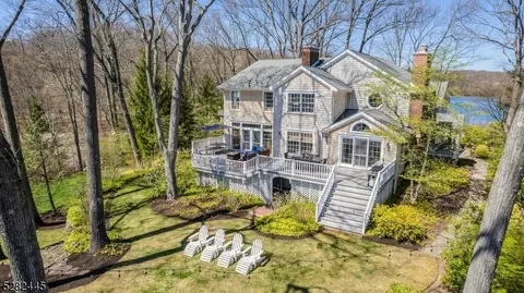 4 Sunset Rd, Mountain Lakes, NJ 07046