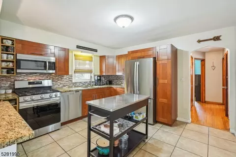 302 E Passaic Ave, Nutley, NJ 07110 photo 2