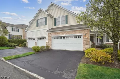 29 Pacio Ct, Roseland, NJ 07068