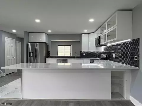 15 Woznicki Ct, Flemington, NJ 08822