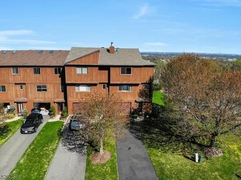 64 Metro Vista Dr, Hawthorne, NJ 07506