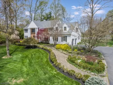 24 Gentry Dr, Washington Twp, NJ 07853