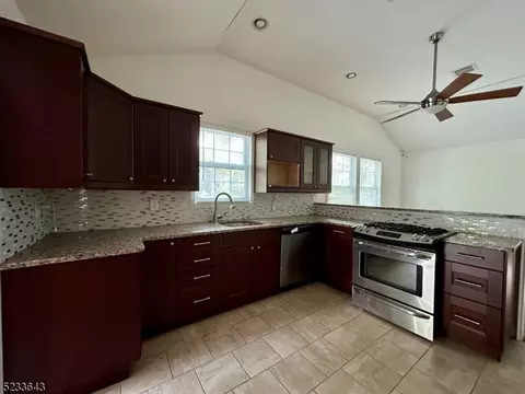 488 Riverside Dr, Wayne, NJ 07470 photo 5