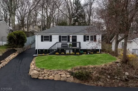 7 E Shore Rd, Lake Hopatcong, NJ 07849